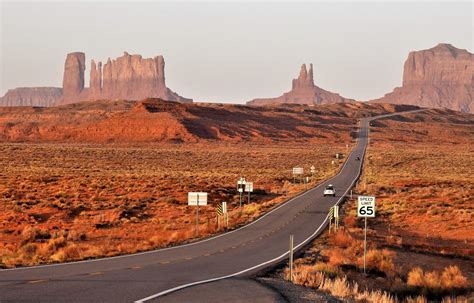 Monument Valley: Harhauttava Arkkitehtuuri ja Mahtavat Illuusionit!